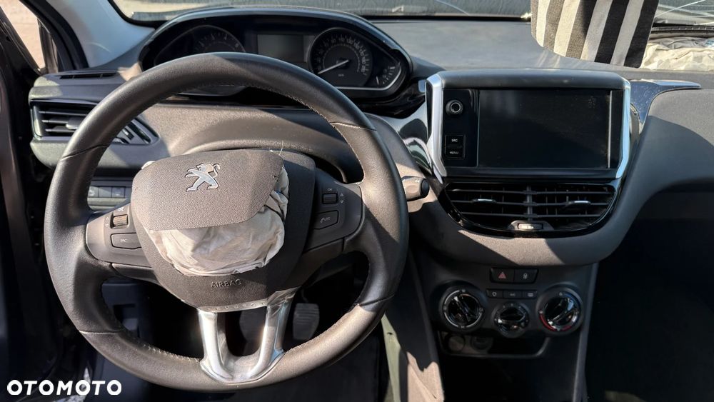 Peugeot 208 - 16