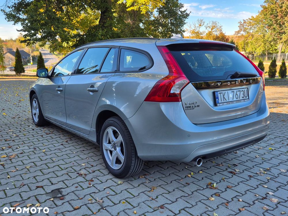 Volvo V60 D2 Drive-E Momentum - 4