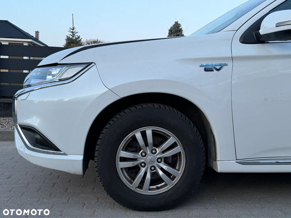 Mitsubishi Outlander Intense + - 25