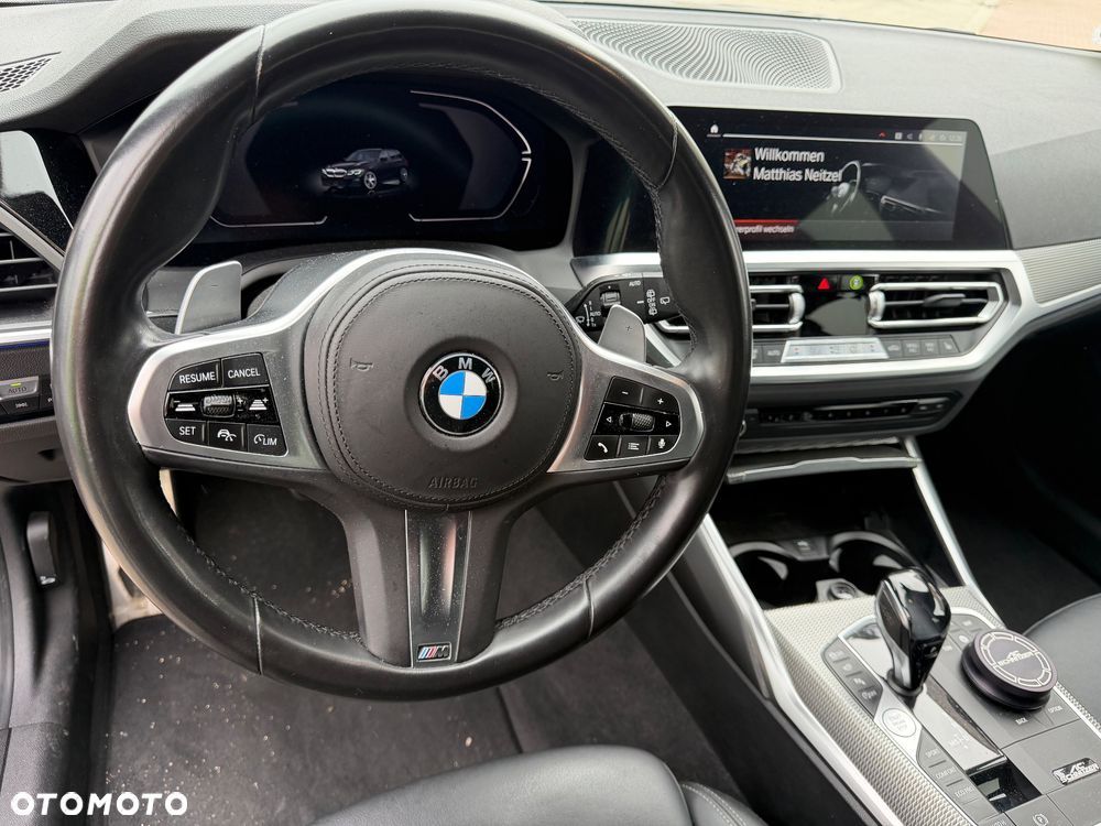 BMW Seria 3 330i xDrive M Sport - 9