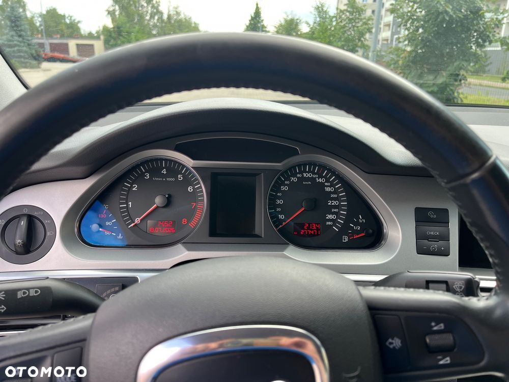 Audi A6 Avant 2.4 - 16