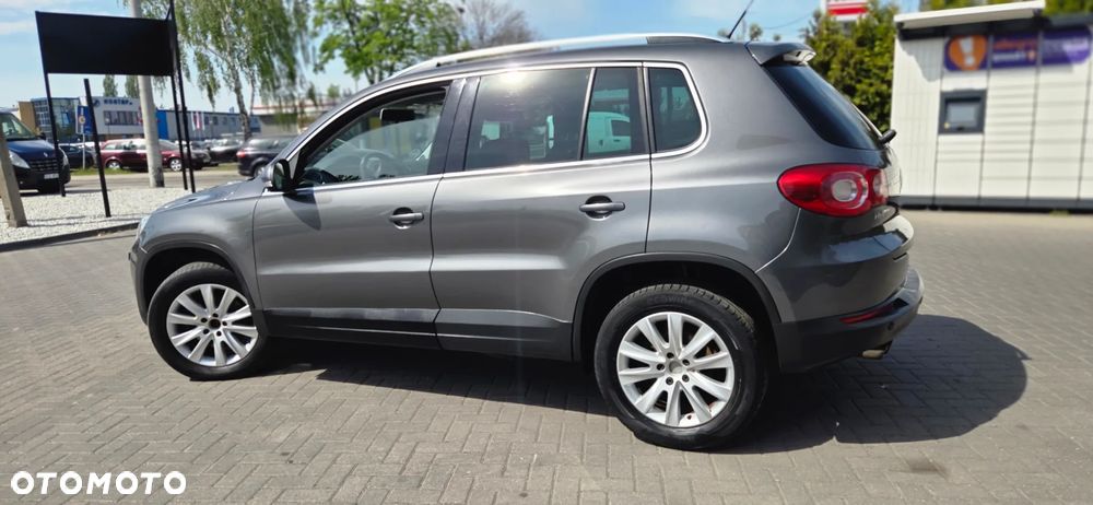 Volkswagen Tiguan 2.0 TDI DPF BlueMotion Technology Exclusive - 9
