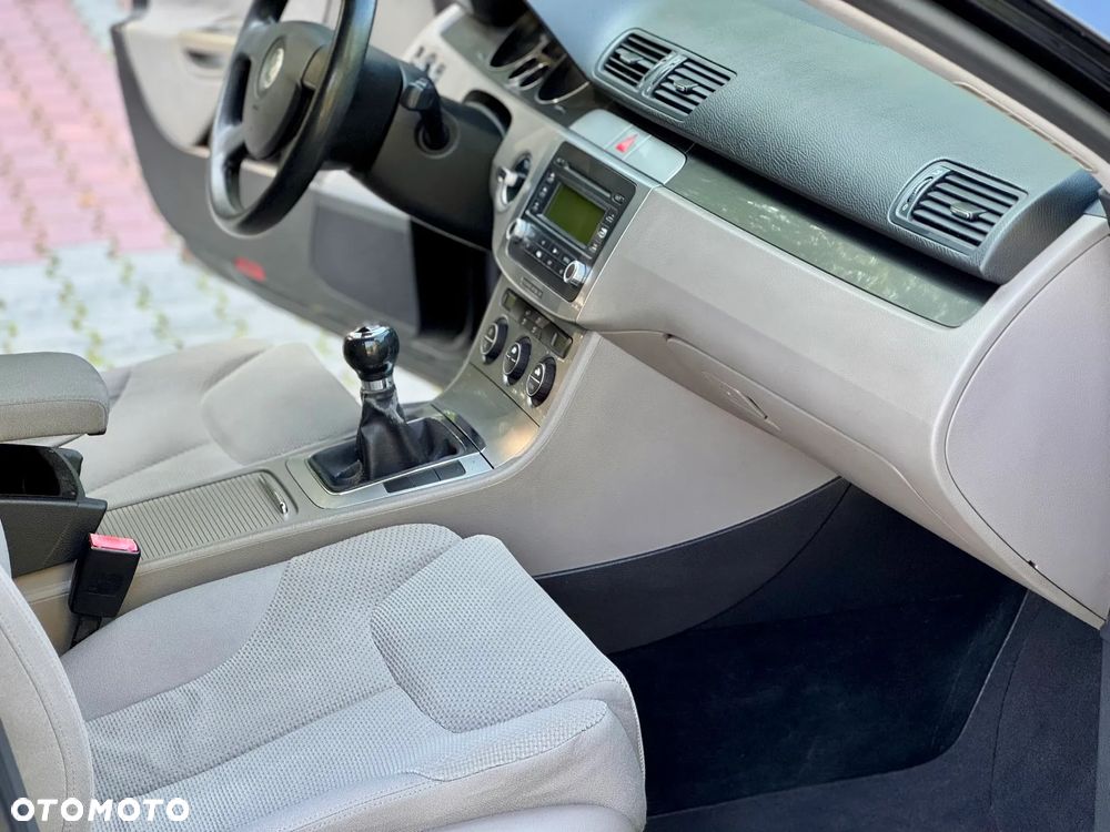 Volkswagen Passat 1.9 TDI Comfortline - 29
