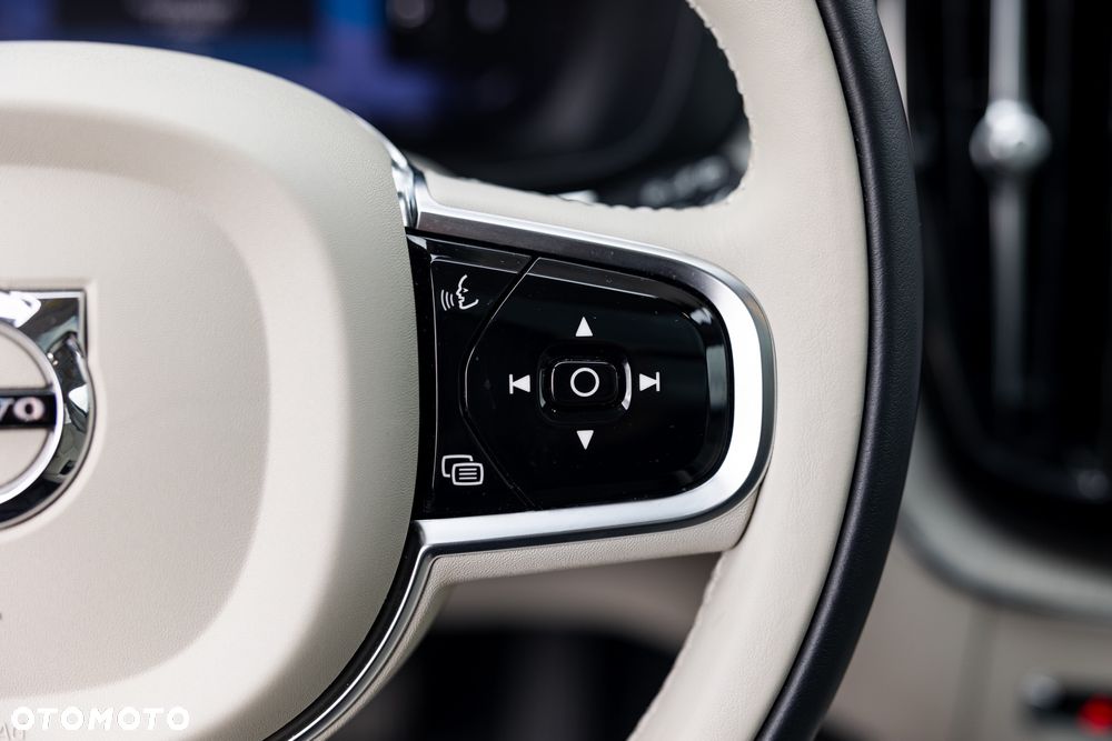 Volvo XC 60 B5 B AWD Plus Dark - 23