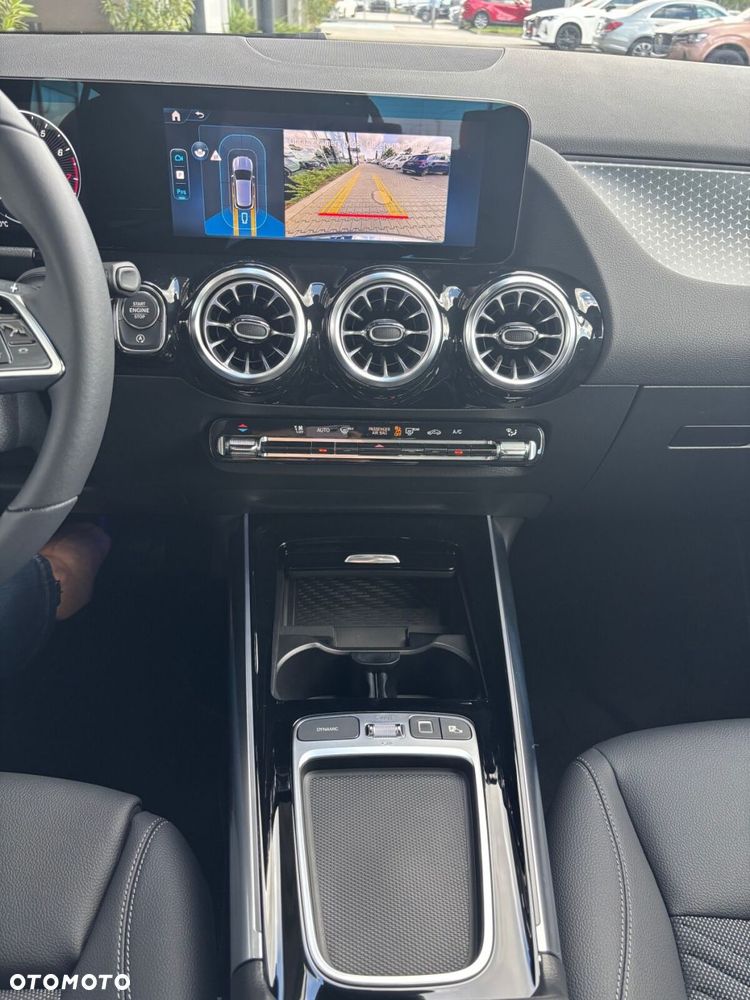 Mercedes-Benz GLA - 14