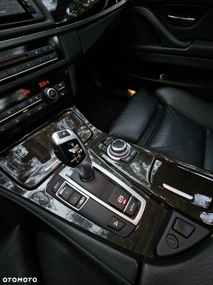BMW Seria 5 528i xDrive - 19