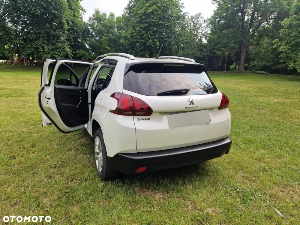Peugeot 2008 1.2 Pure Tech Style S&S - 12
