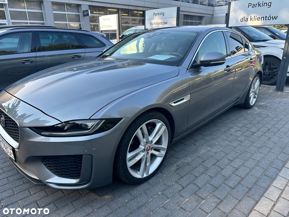 Jaguar XE 2.0 D180 R-Dynamic S - 6