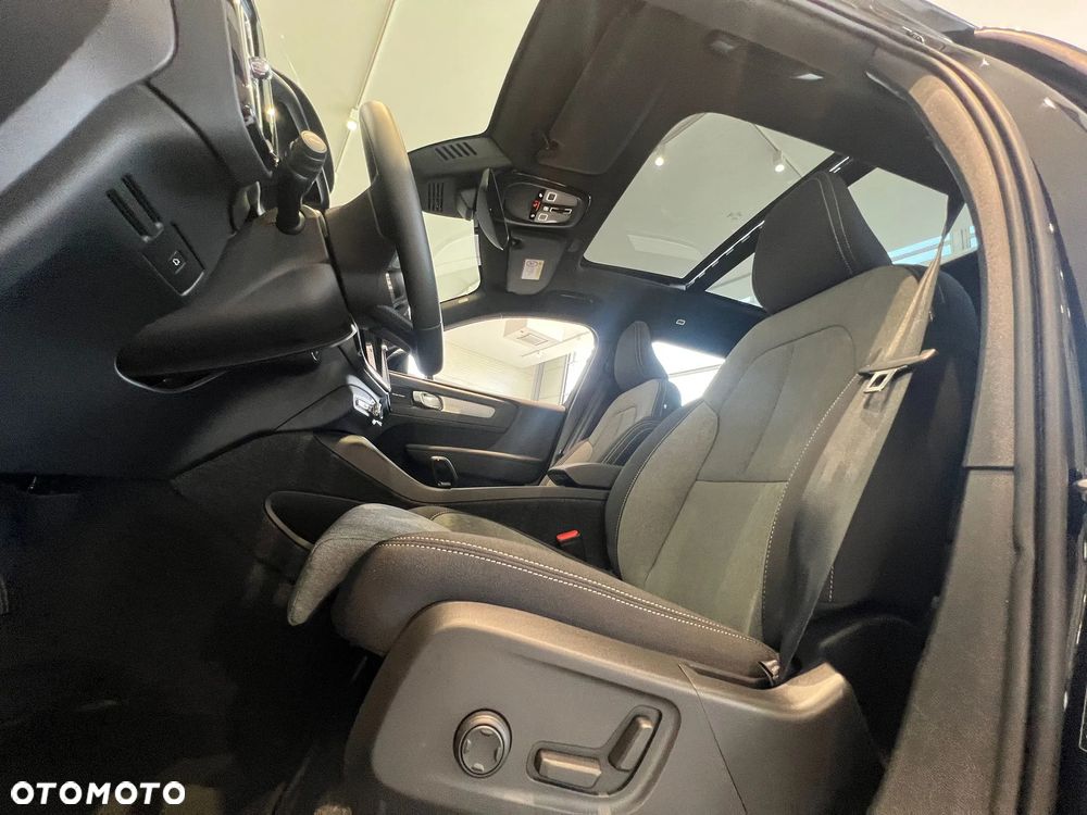 Volvo XC 40 B4 B AWD DKG Ultimate Dark - 19
