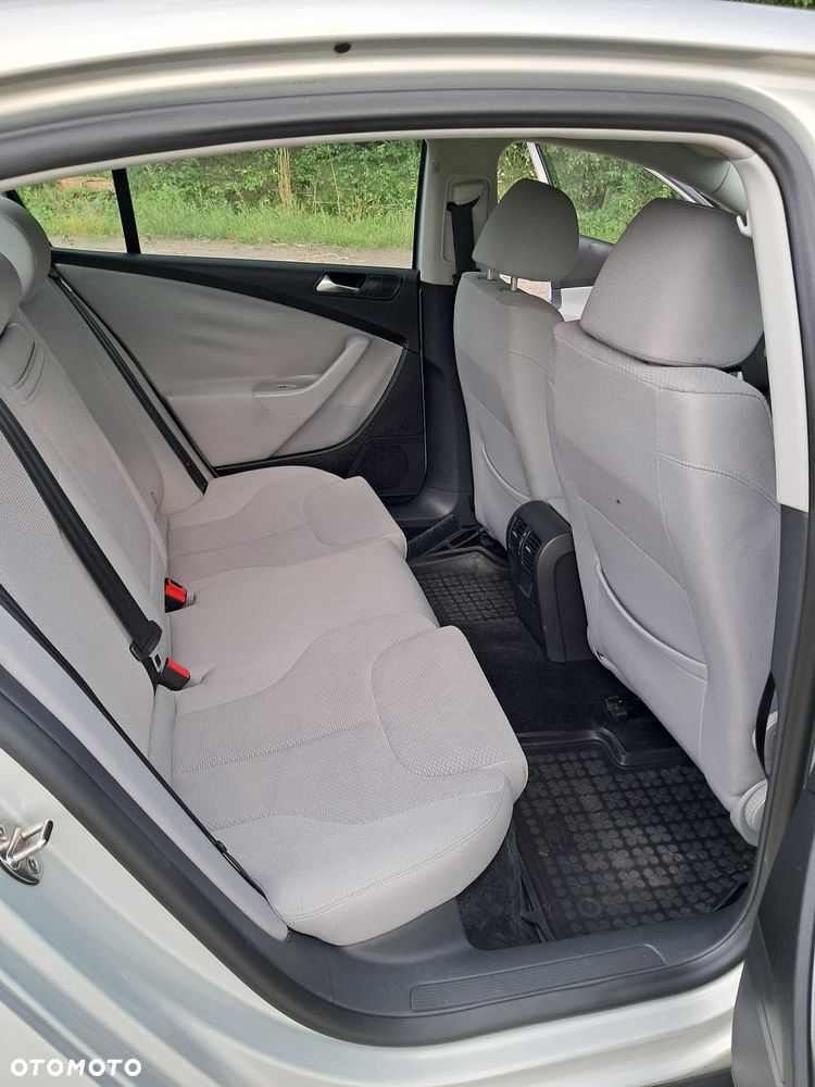 Volkswagen Passat - 16