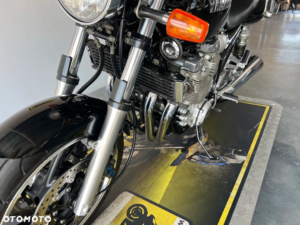 Yamaha XJR - 12