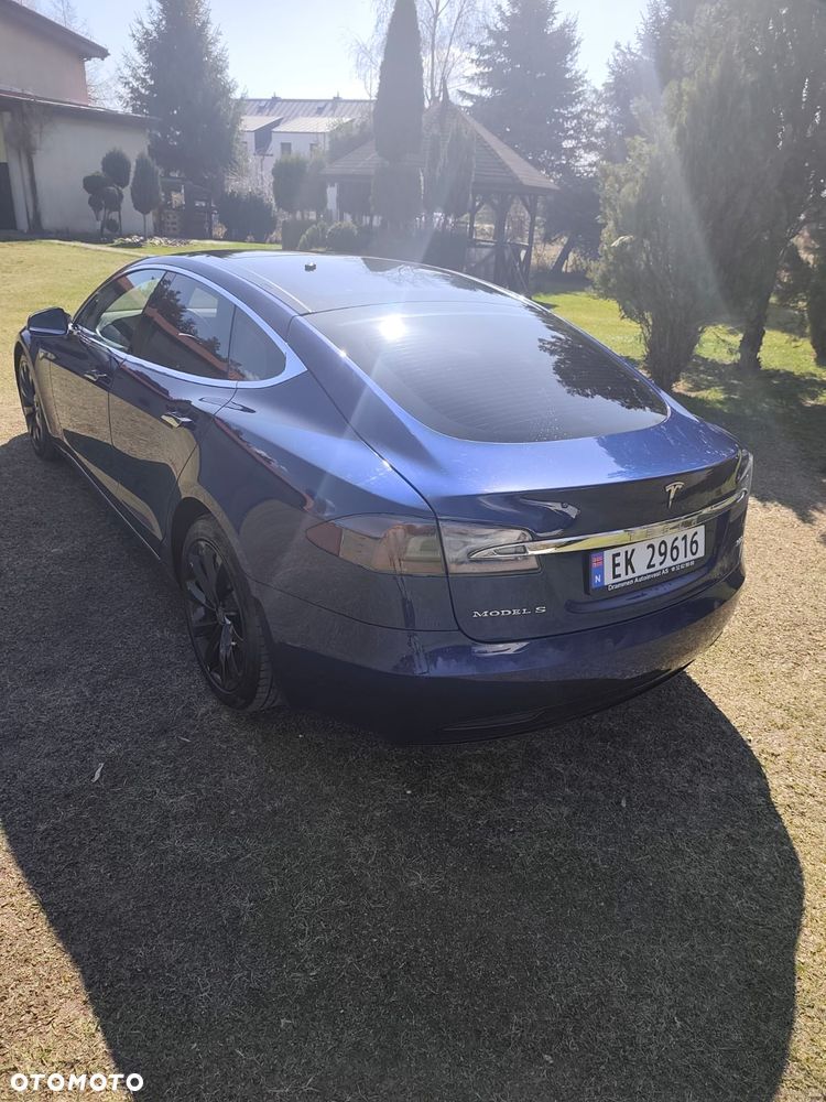 Tesla Model S - 4