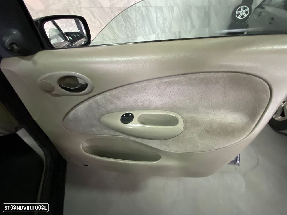 Ford Fiesta 1.25 Studio - 18