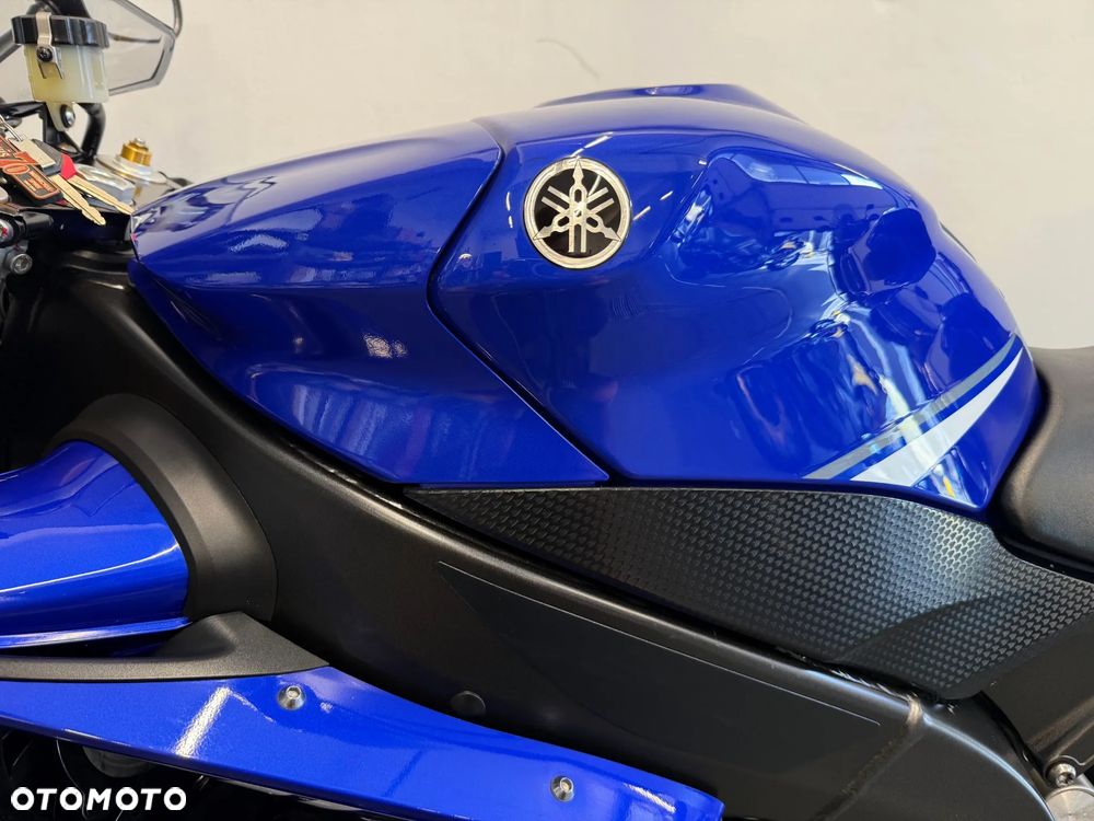 Yamaha R1 - 22