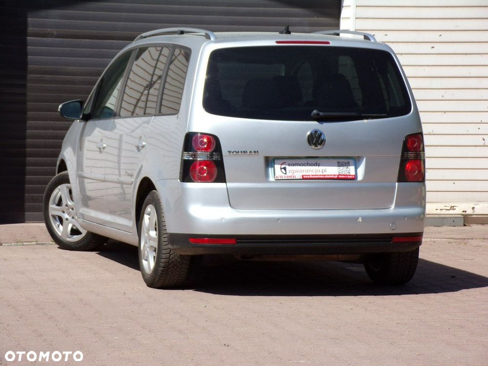 Volkswagen Touran - 12
