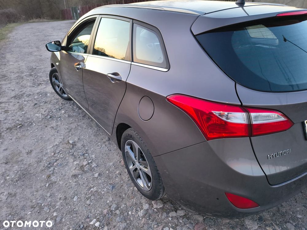 Hyundai i30 1.6 CRDi Fifa World Cup Edition - 11