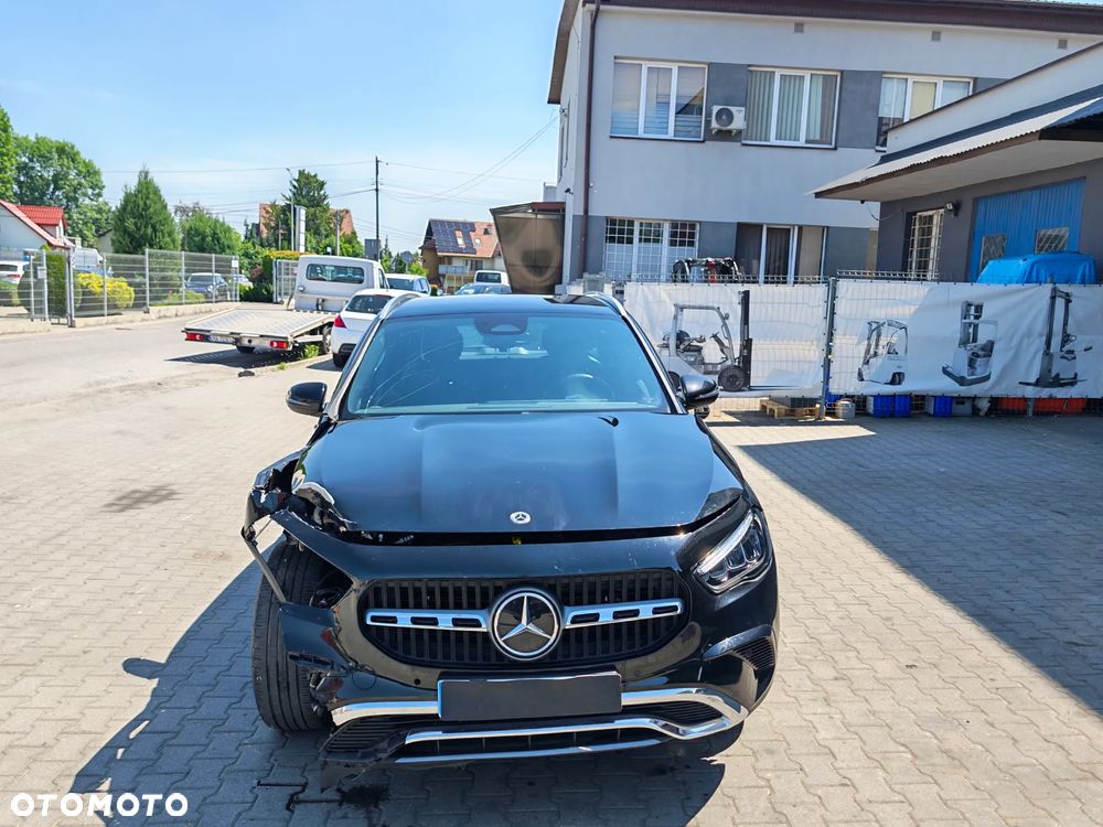Mercedes-Benz GLA 250 e 8G-DCT Edition Plug-in-Hybrid - 2