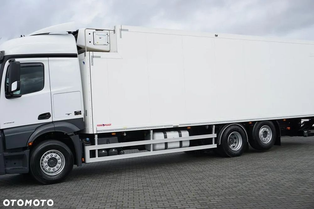Mercedes-Benz ACTROS / 2553 / EURO 6 / CHŁODNIA + WINDA / 23 PALETY / OŚ SKRĘTNA - 15