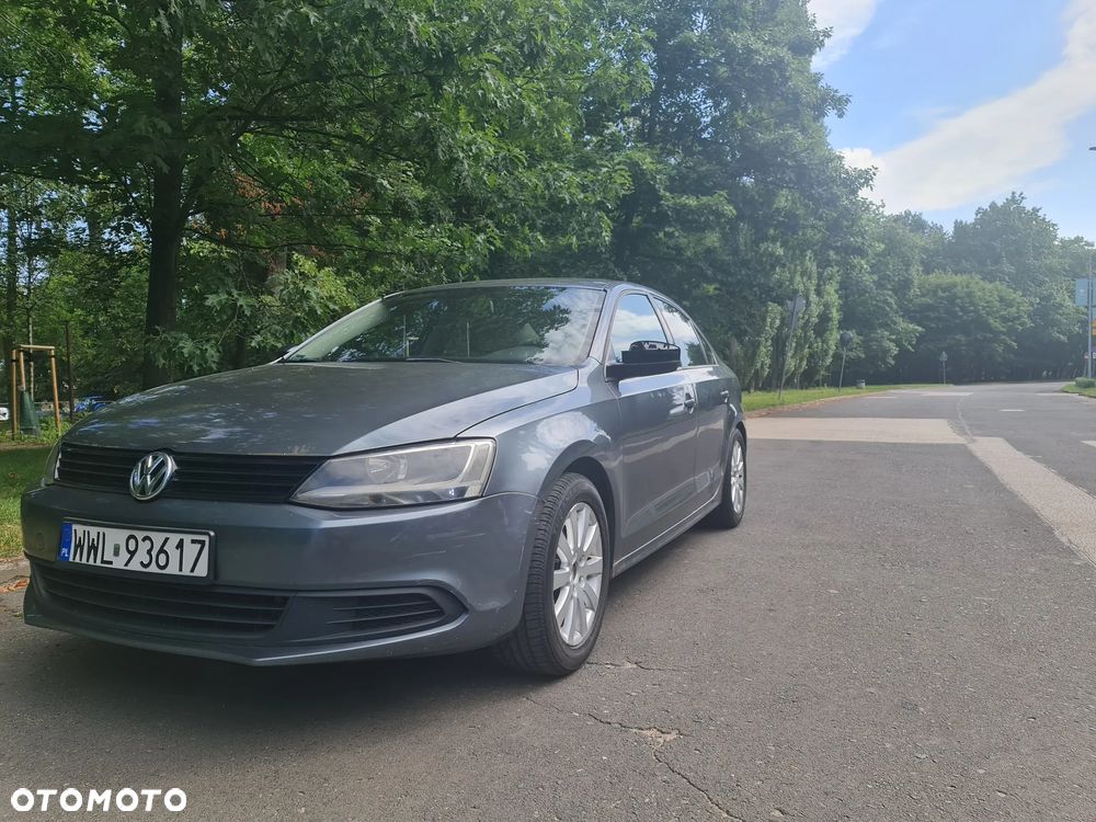 Volkswagen Jetta - 1