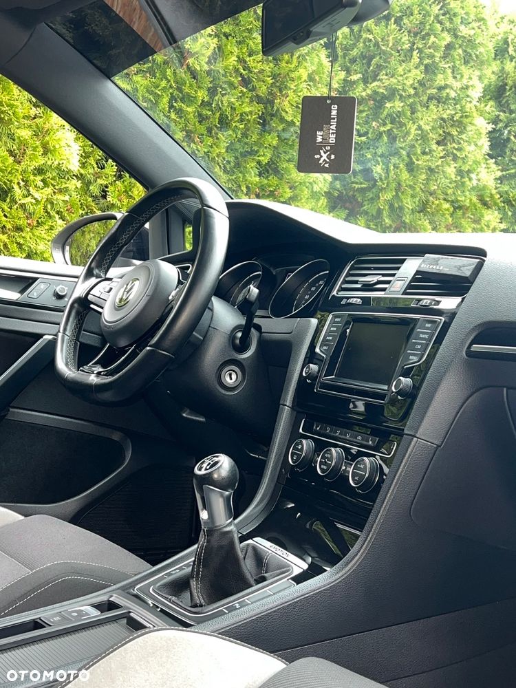 Volkswagen Golf - 32