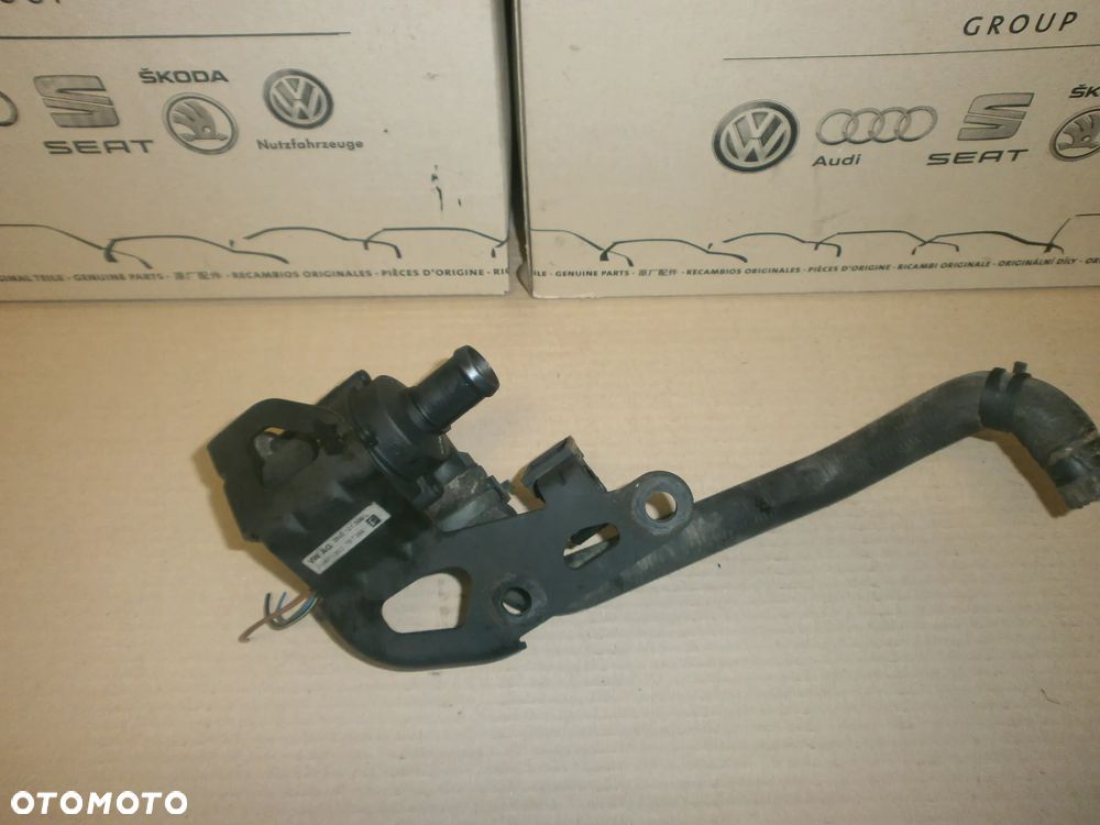 Pompka obiegu cieczy 5Q0965561B 2.0TDI vw skoda seat audi - 2