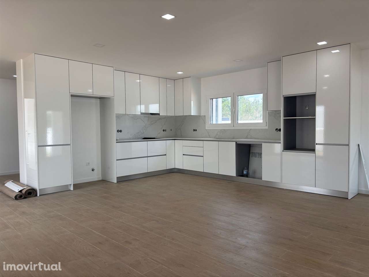 Moradia T4+1/ Terreno / Terraço / Nova / Caxarias - Grande imagem: 2/28