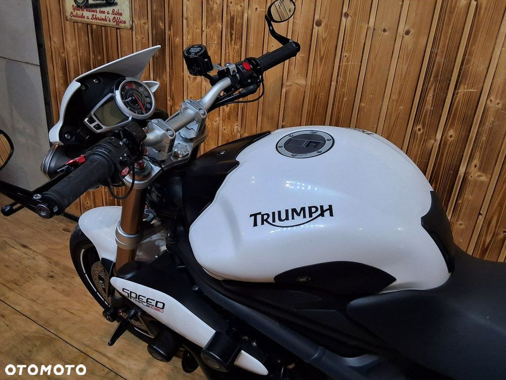 Triumph Street Triple - 17