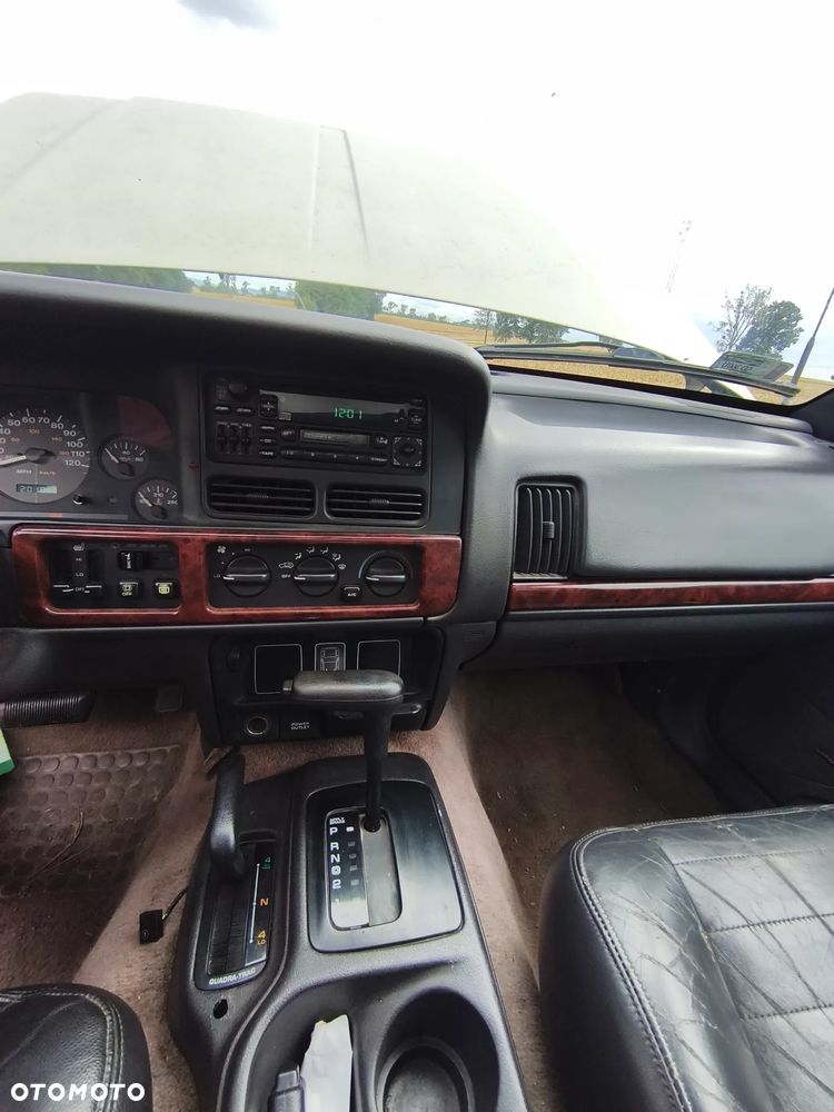 Jeep Grand Cherokee - 12