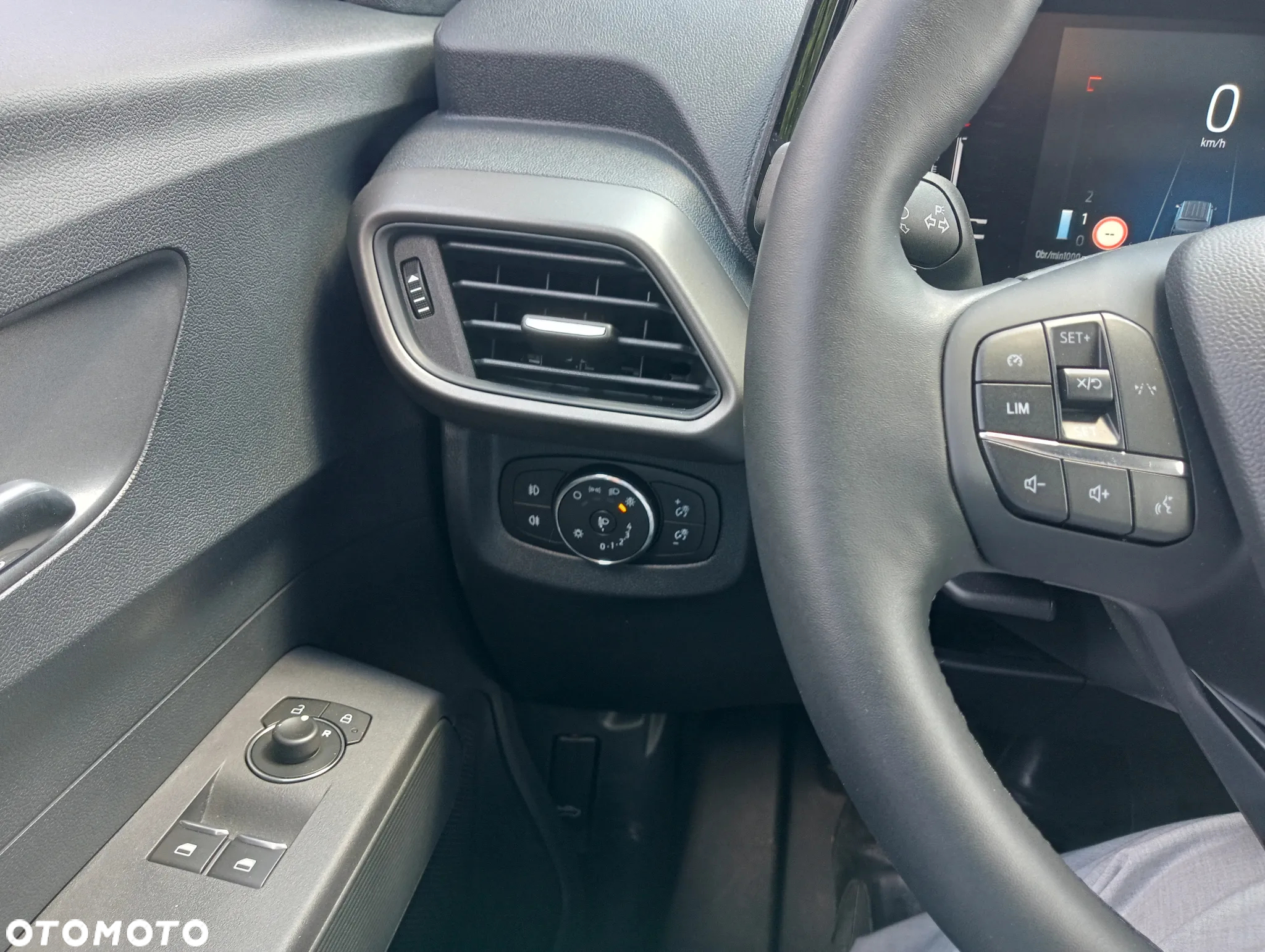 Ford transit courier - 13