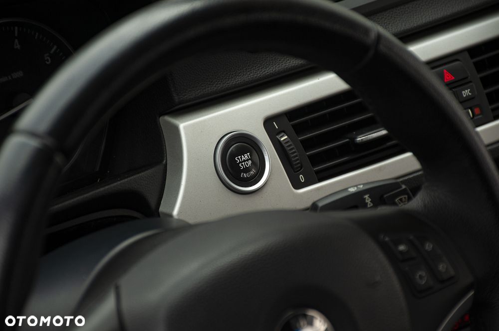 BMW Seria 3 318i - 25