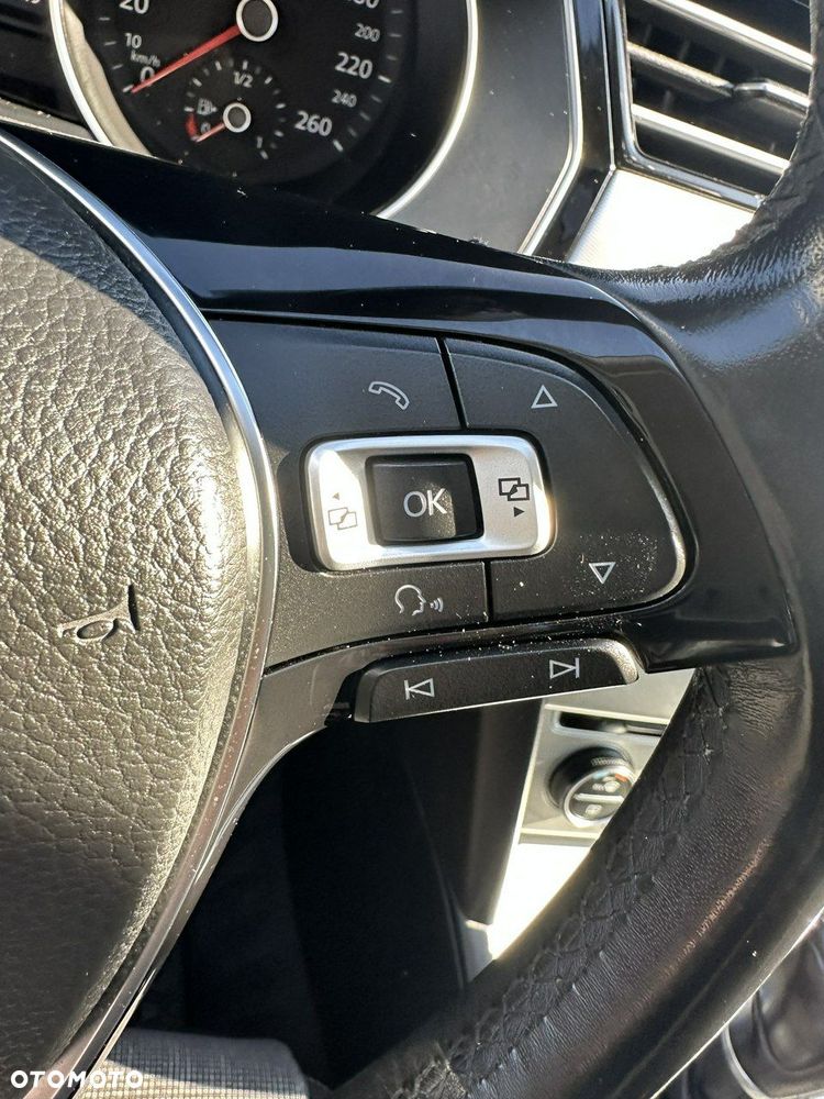 Volkswagen Passat - 17