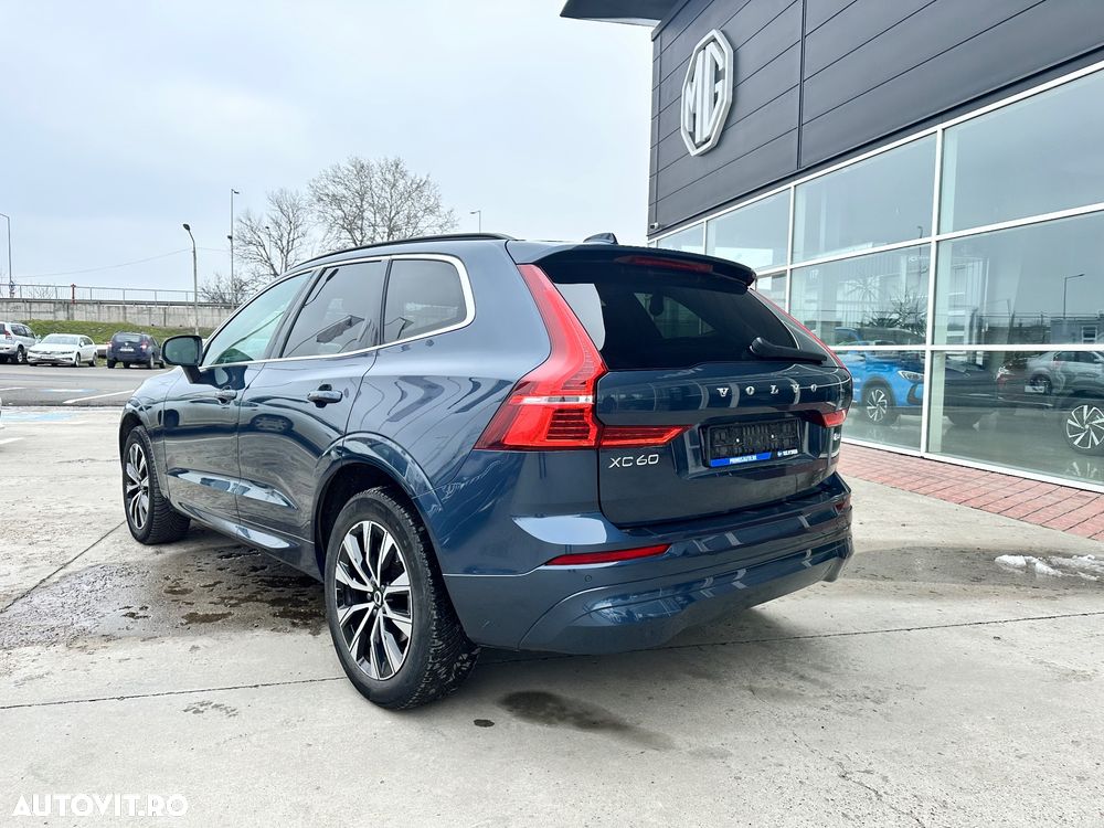 Volvo XC 60 B4 MHEV AT8 FWD Momentum Pro - 5