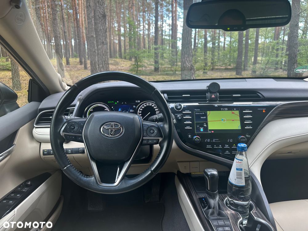 Toyota Camry Executive - 12