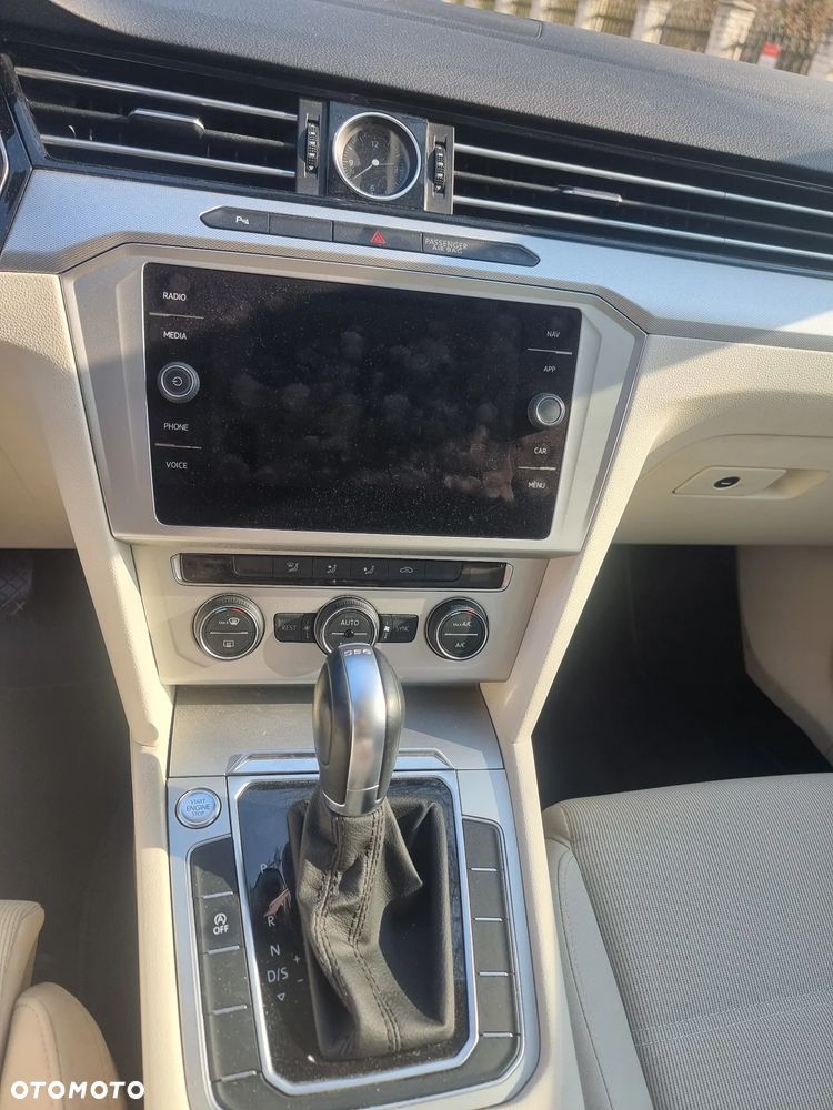 Volkswagen Passat - 14