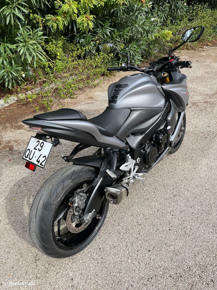 Suzuki GSX - 8