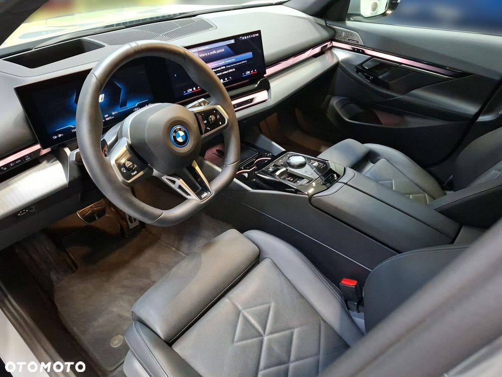 BMW i5 - 5