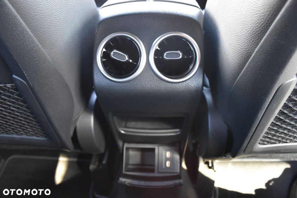 Mercedes-Benz GLA 220 d 4-Matic 8G-DCT - 35