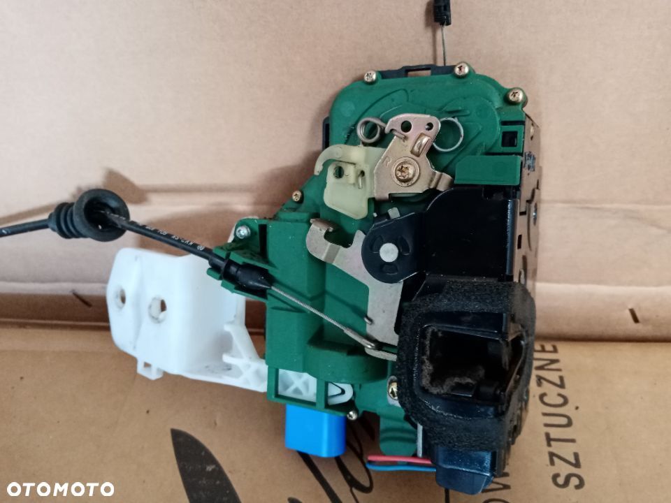 Zamek drzwi prawy przód przedni VW Polo 9N 3B1837016BP - 3