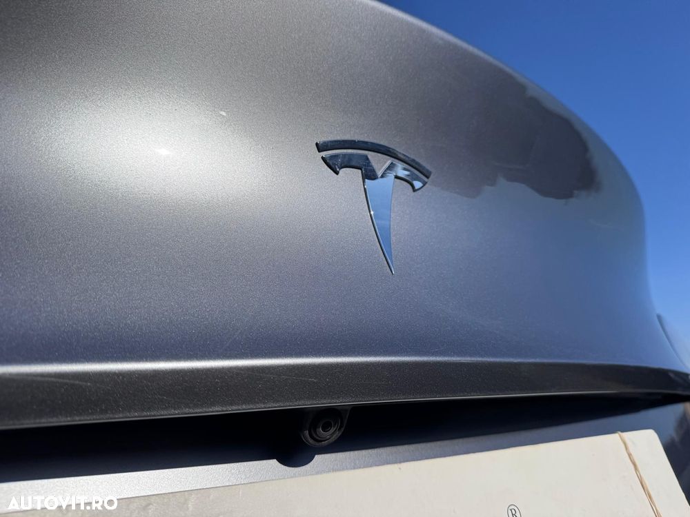 Tesla Model Y Long Range Dual Motor AWD - 10