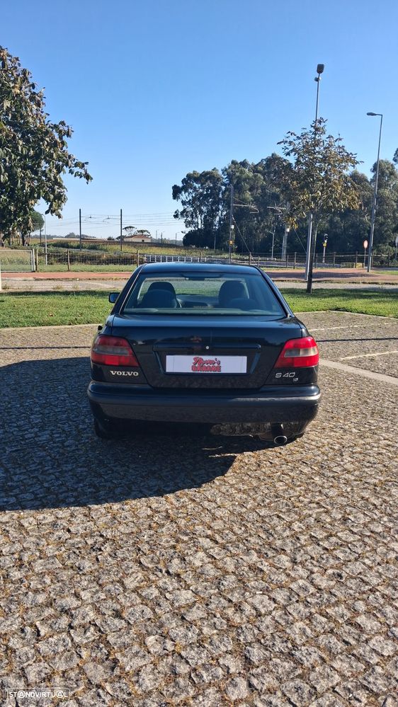 Volvo S40 1.6 - 9