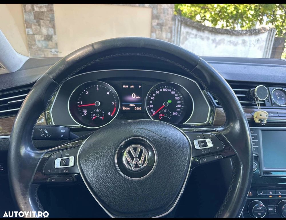 Volkswagen Passat - 8