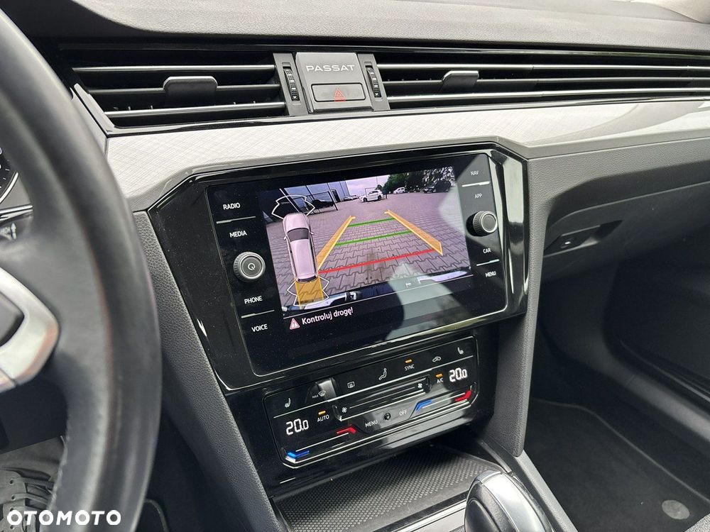 Volkswagen Passat - 19