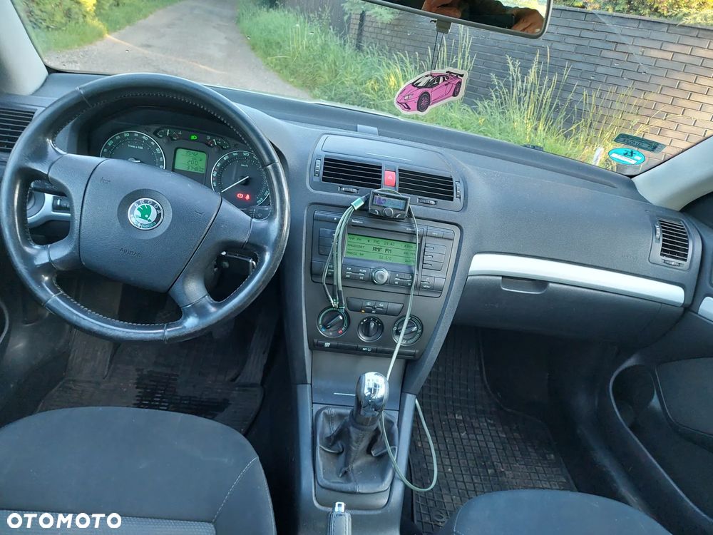 Skoda Octavia 1.6 FSI Ambiente - 8