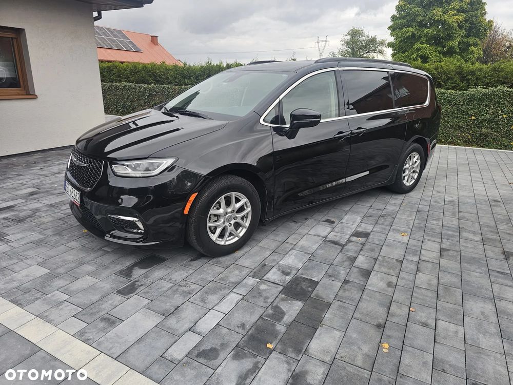 Chrysler Pacifica 2022 photo 2