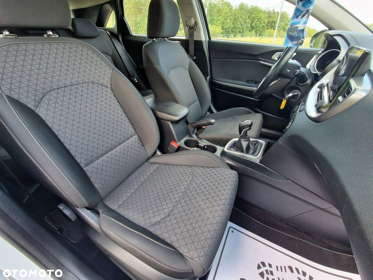 Kia Ceed - 10