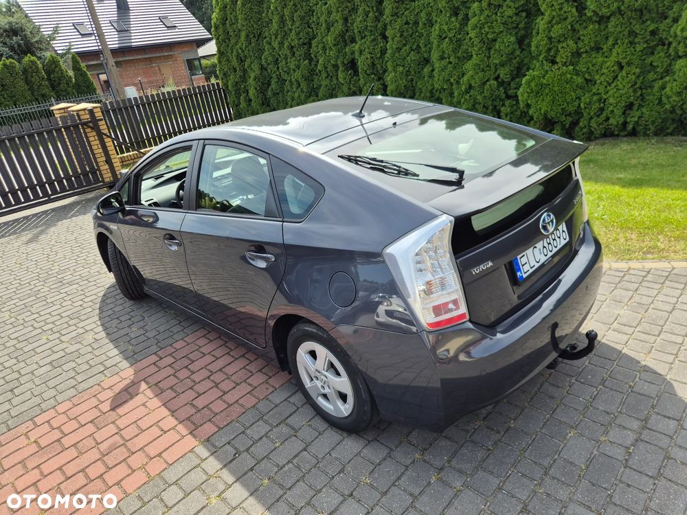 Toyota Prius (Hybrid) - 5