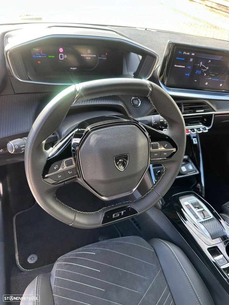 Peugeot e-208 GT - 33