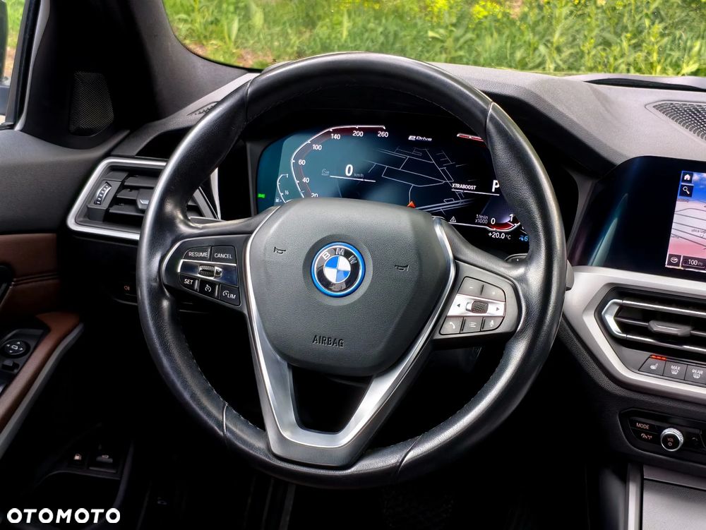 BMW Seria 3 330e - 19
