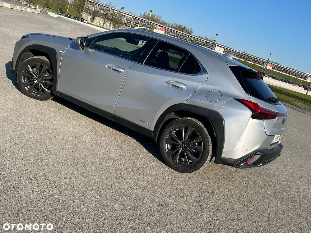 Lexus UX 250h F SPORT - 8