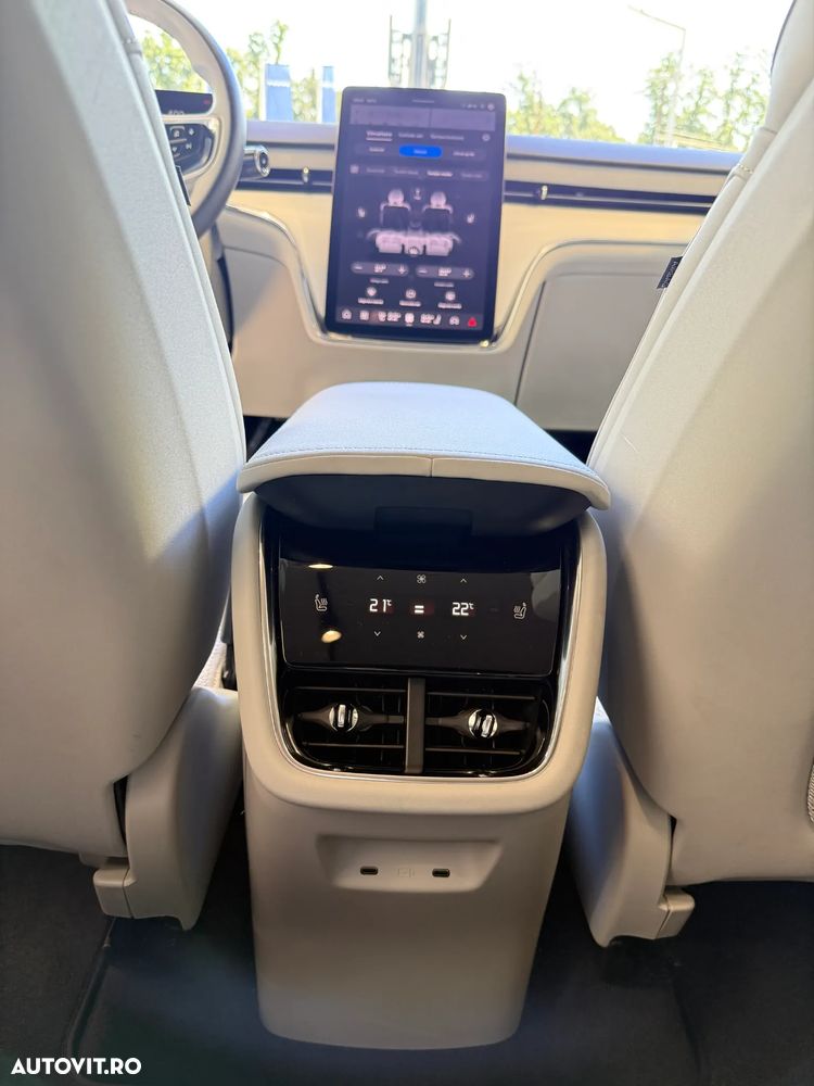 Volvo EX90 - 25